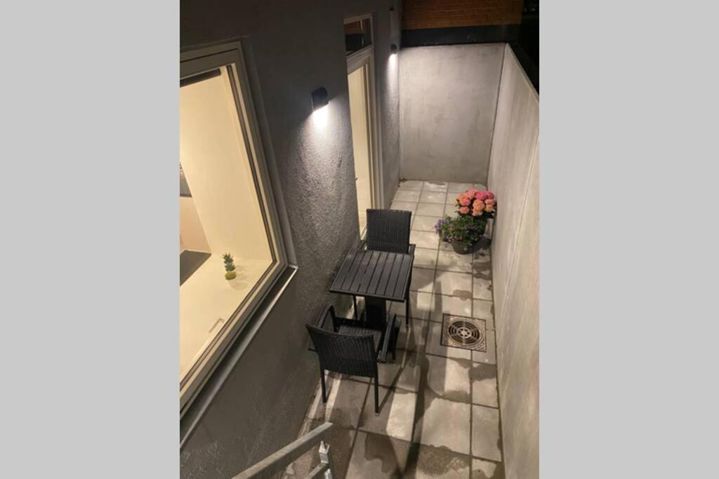Central Kaelder Lejlighed Apartment Give Exterior photo